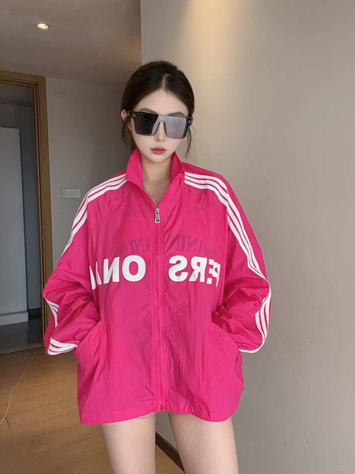 

Новая женская летняя одежда из ледяного шелка 2025 года: свободная, тонкая, с длинными рукавами, для защиты от солнца, модный американский бренд