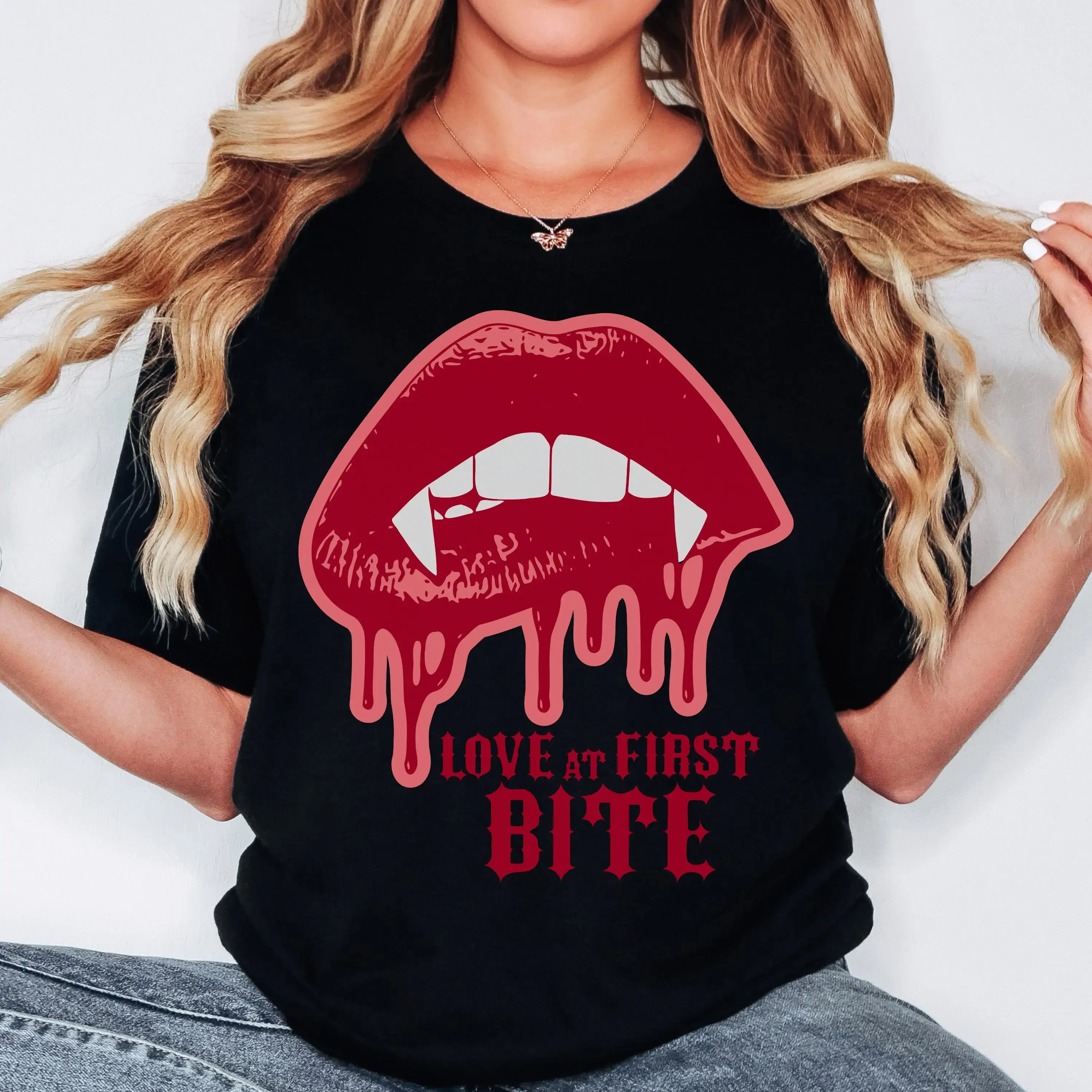 الحب في الدغة الأولى تي شيرت الراحة الألوان مصاص دماء دراكولا القوطي الرعب القوطي AlT مروحة عاشق الرومانسية #1