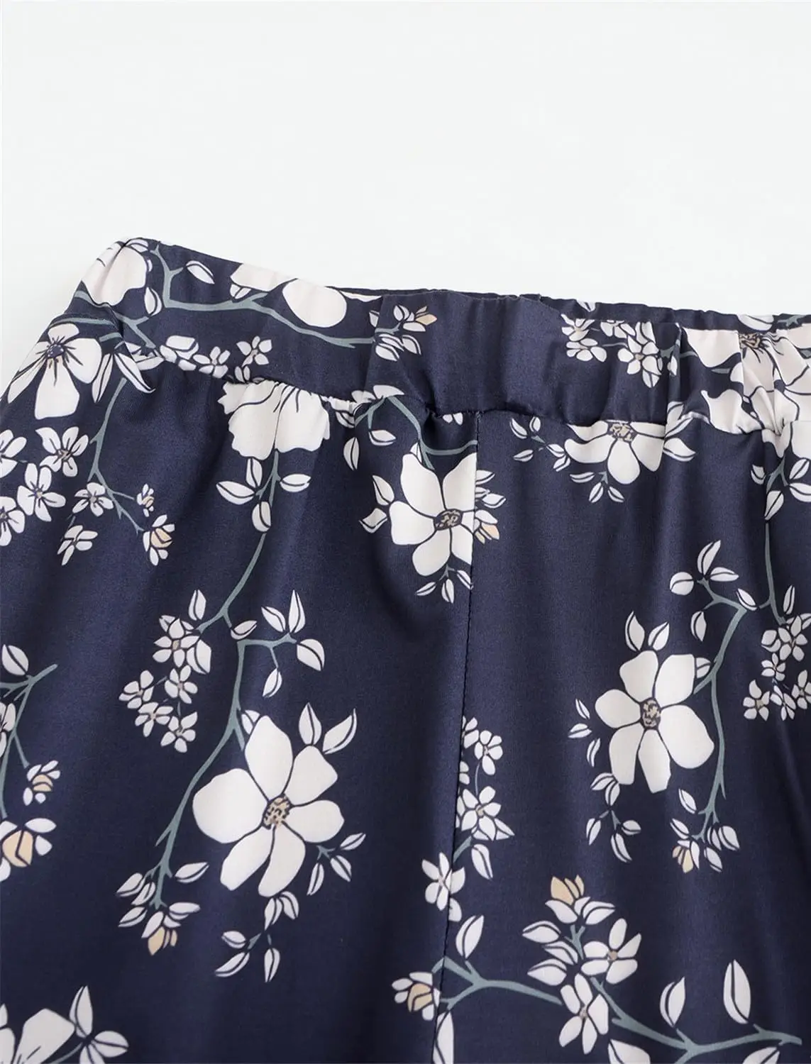 QCIV Ensembles de pyjama pour femme avec col en V, haut à manches courtes et pantalon capri avec poches, ensemble de vêtements de nuit deux pièces