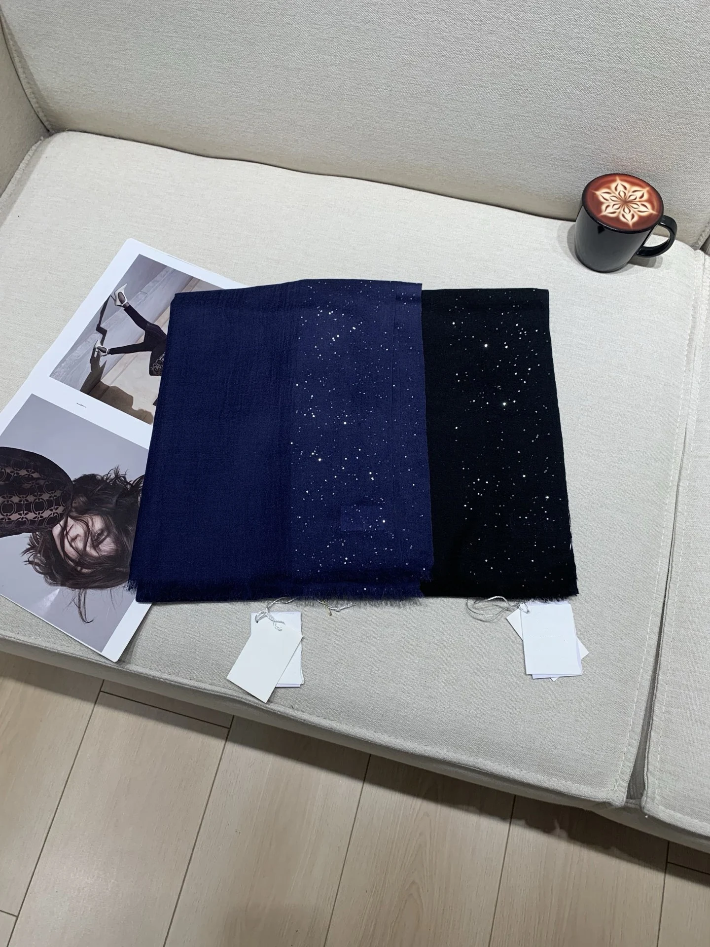 

Новая осенне-зимняя высококачественная сверкающая шерстяная шаль с кисточками и бриллиантами для женщин. Размер: 200*95 см.