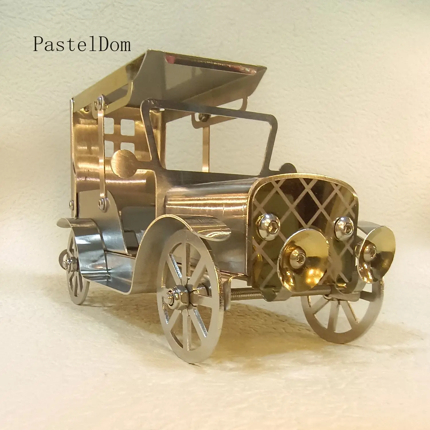 Retro Classic Vintage Car Model, Stainless Steel Alloy Nostalgic All‑Metal Old‑Vehicle Ornament for Home Display