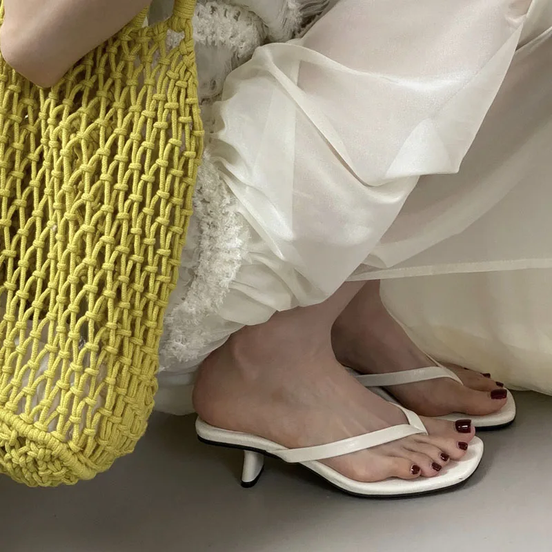 Modische Designer-Sommer-Strand-Flip-Flops für Damen, Absatzschuhe, runde Zehenpartie, Damen-Sandalen, Slipper. – Detail 4
