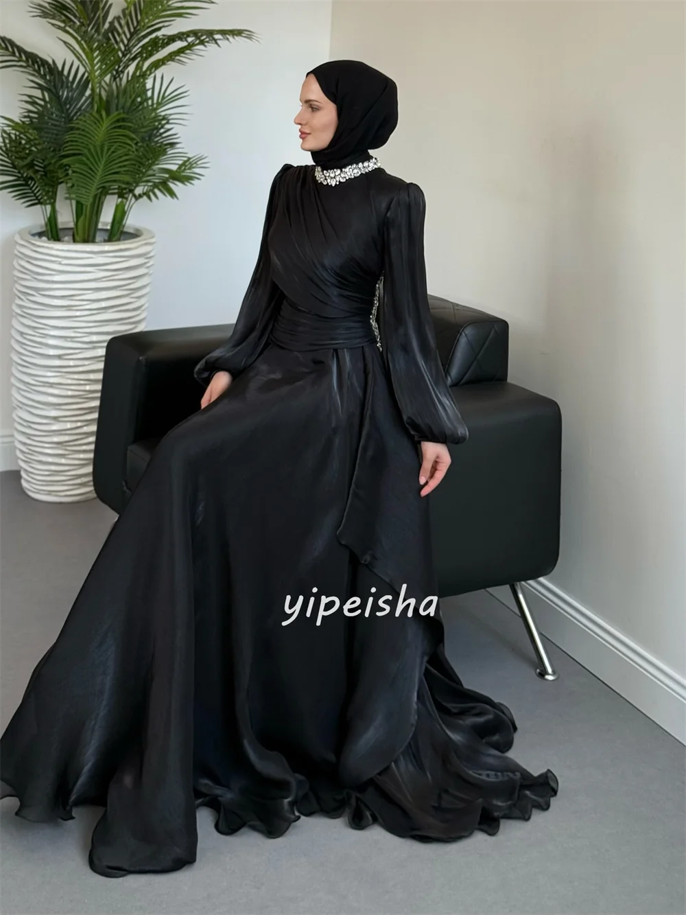 تخصيص رائعة مطابقة حجر الراين Ruched ألف خط عالية الياقة فساتين طويلة فساتين مناسبة مخصصة أزياء عالية الجودة