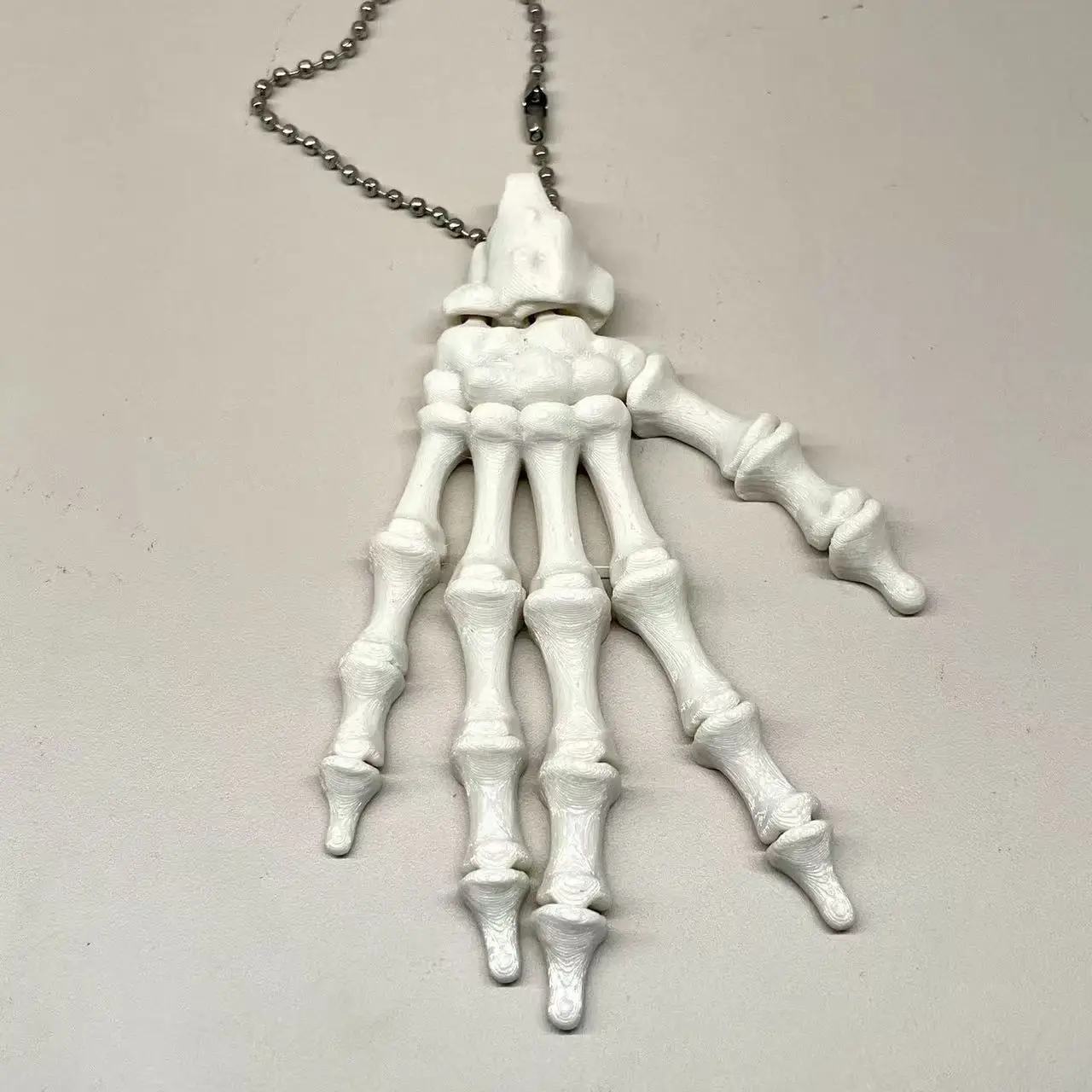 3D Printed Fully Articulated Movable One-Piece Skull Hand Halloween Decoration Backpack Pendant Keychain