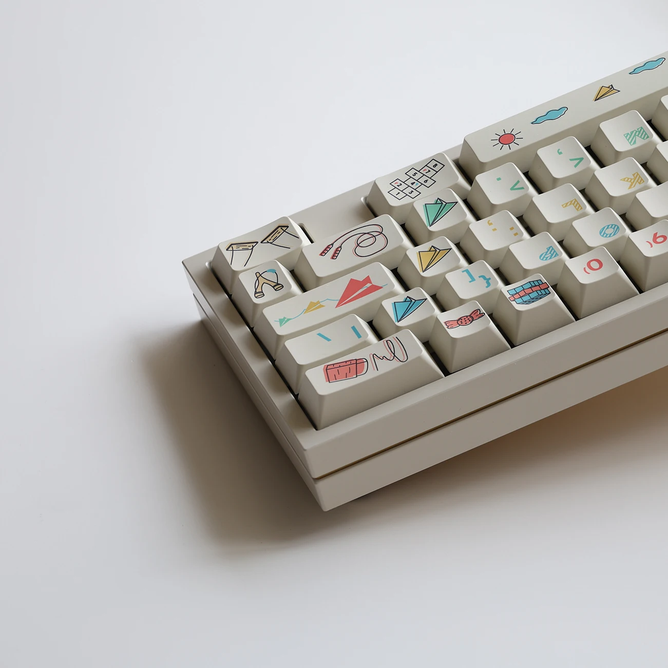 Paper airplane theme, original highly customized PBT mechanical keyboard, sublimation keycaps