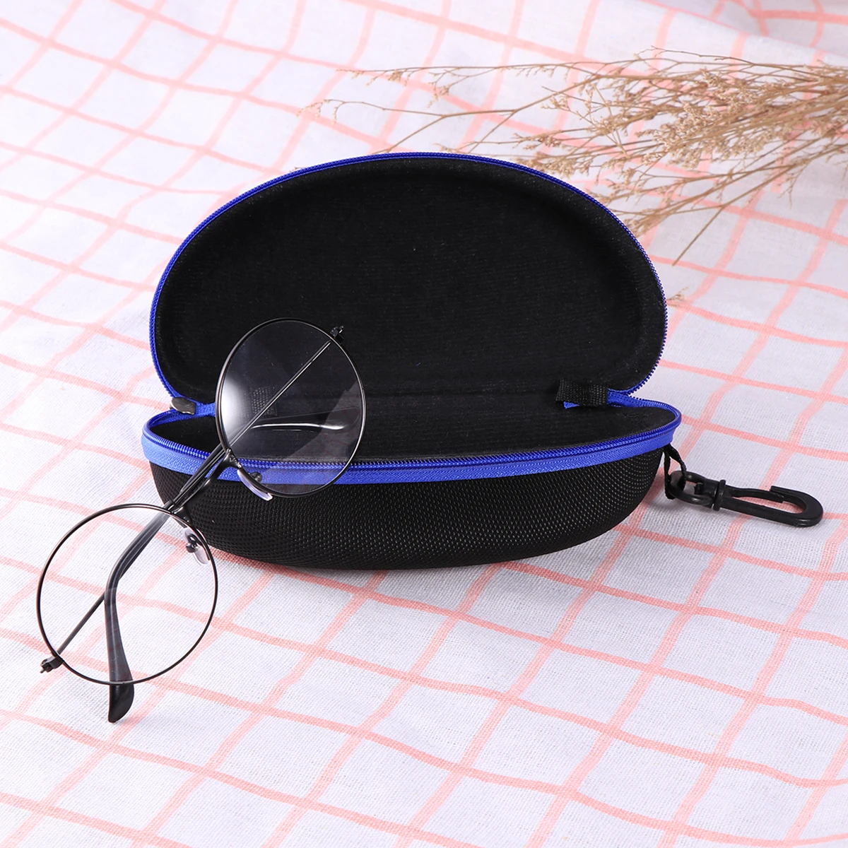 

Portable Colorful Eva Oval Glasses Case Shockproof Zippered Closure Sunglasses Eyeglasses Storage Box Carabiner