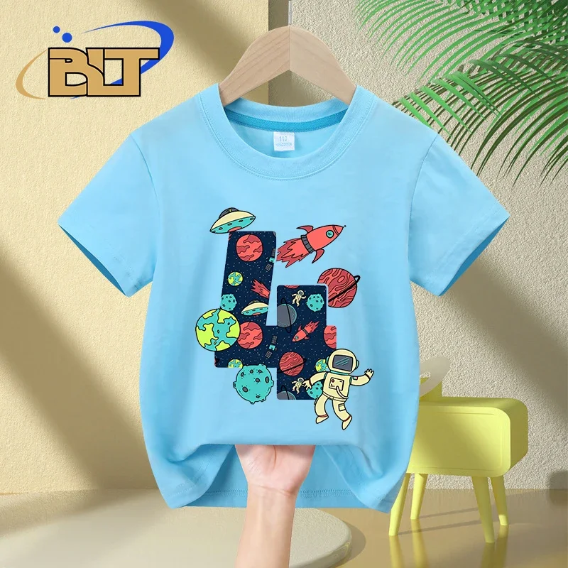 T-shirt per bambini 4 ° compleanno spazio e astronauti regalo a maniche corte in cotone per bambini di 4 anni