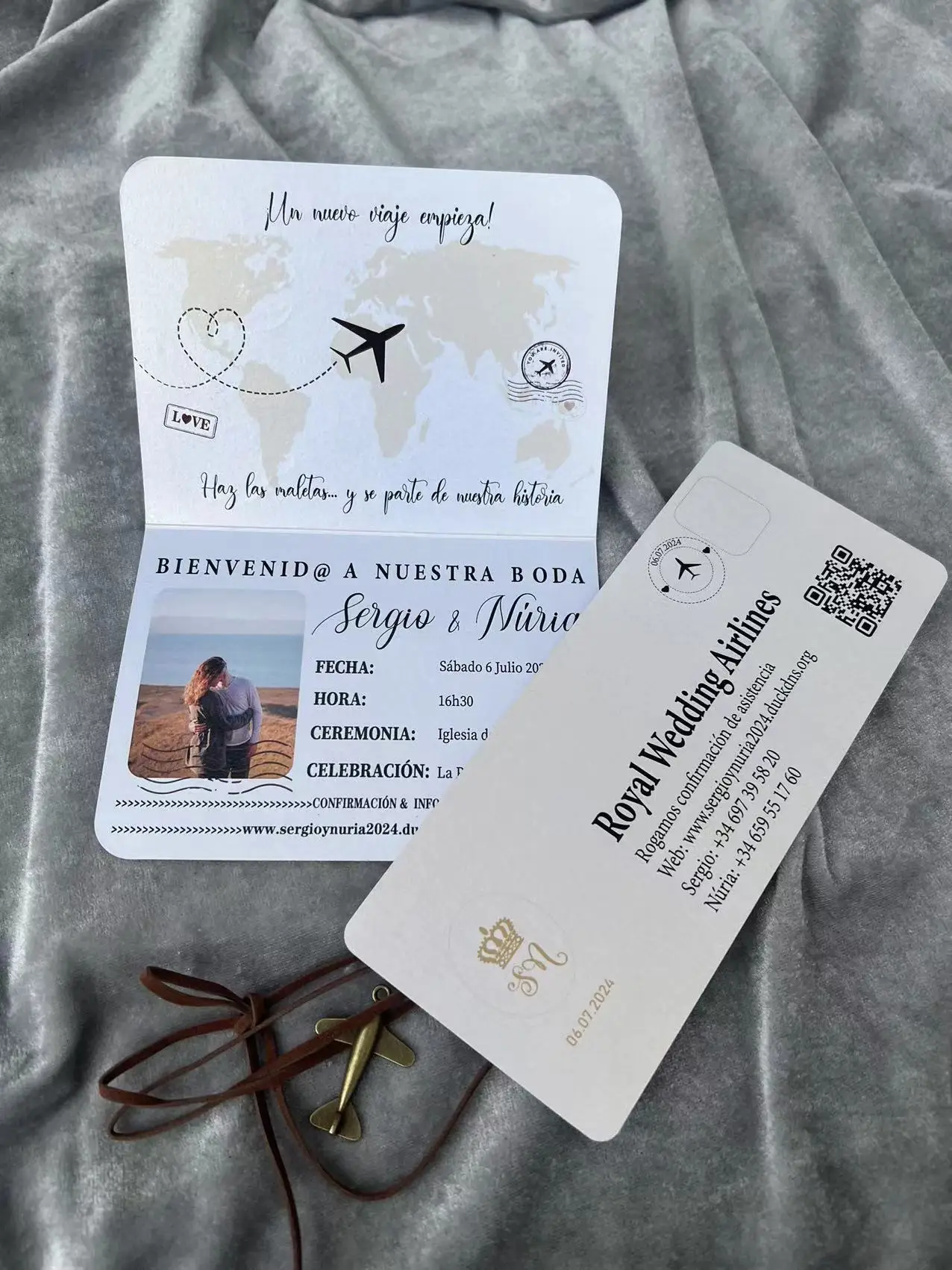 

Custom Any Language Paper Invitation, Passport Boarding Pass Design, Invite Card with Ribbon, Metal Plane, 40Pcs