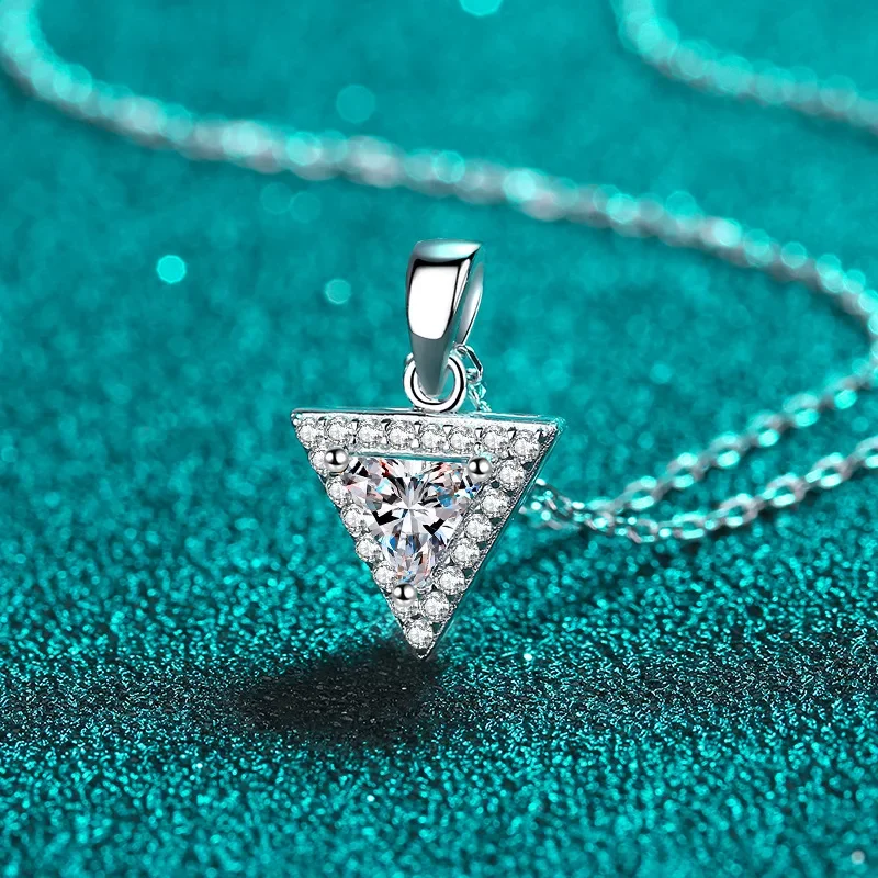 18K Gold Inlaid Necklace for Women, Triangular Moissanite Cluster Collarbone Chain, Pt950 Platinum Diamond Jewelry Gift