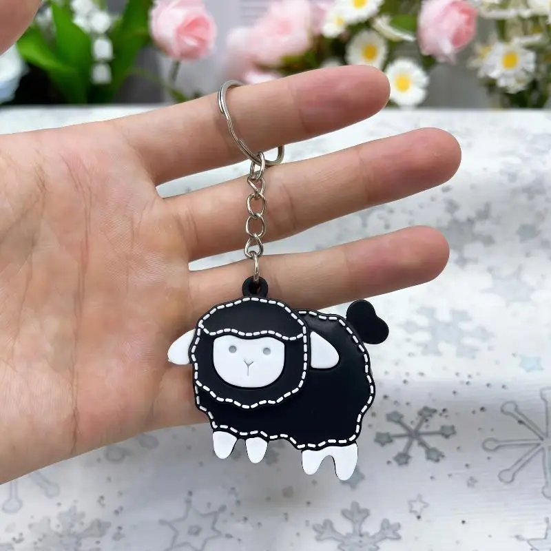 Weicher weißer Schaf-Schlüsselanhänger, Cartoon-Design, PU-Leder-Anhänger, langlebiger Taschenanhänger für Damen, Autoschlüssel, Geschenk für Feiertage – Detail 5