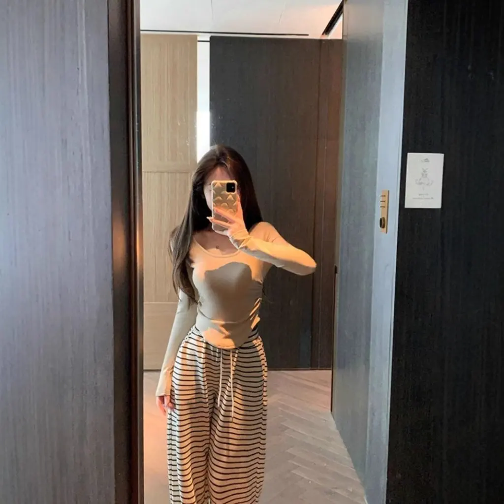 

Women's Lace Stitching Backless U-Neck T-Shirt Winter Base Shirt Sexy Short Tight Top with Chest Pad for Hot Girls