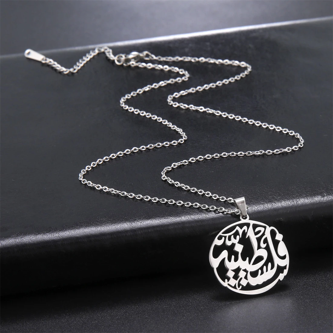 EUEAVAN Arabic Calligraphy Necklace Stainless Steel Round Islamic Script Pendant Choker for Women Men Palestine Jewelry Gift