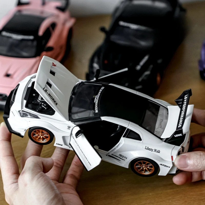 1:24 Lega GTR CSR2 R34 Auto Sportive Modelli Diecast Giocattoli con Luce Sonora Ruota per Auto In Miniatura Tirare Indietro Veicoli per I Ragazzi Regali