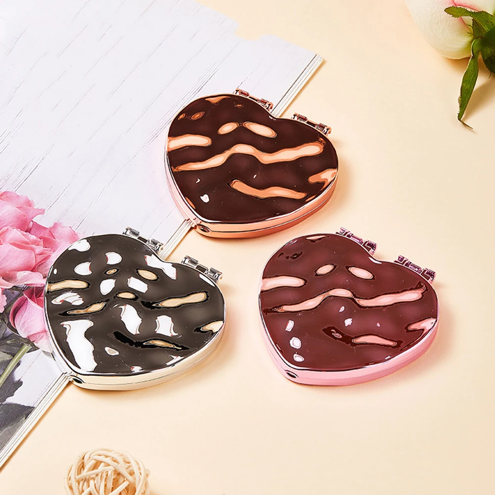 مرآة مكياج محمولة قابلة للطي على شكل قلب، مرآة سفر صغيرة بجيب صغير مع إغلاق مغناطيسي، مرآة لمستحضرات التجميل على الوجهين #2