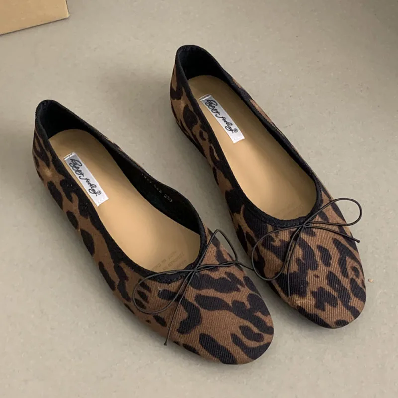 Damskie mieszkania buty 2024 projektant luksusowe nowe modne damskie obcasy buty typu mule pantofle sandały na co dzień kobiece mokasyny Leopard