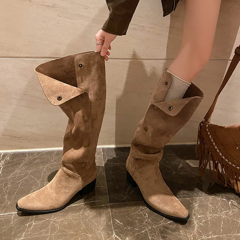 

Arden Furtado Autumn Suede Pleated Large tubular boots Modern boot Square to Pull-on Middle heel Metal buckle Knee high boots