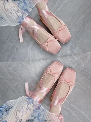 Pink Fashion Classic Silk Ballet Shoes Lace up Ballet Shoes Women Square Toe Bowtie Women Flats Elegant Valentine Shoes