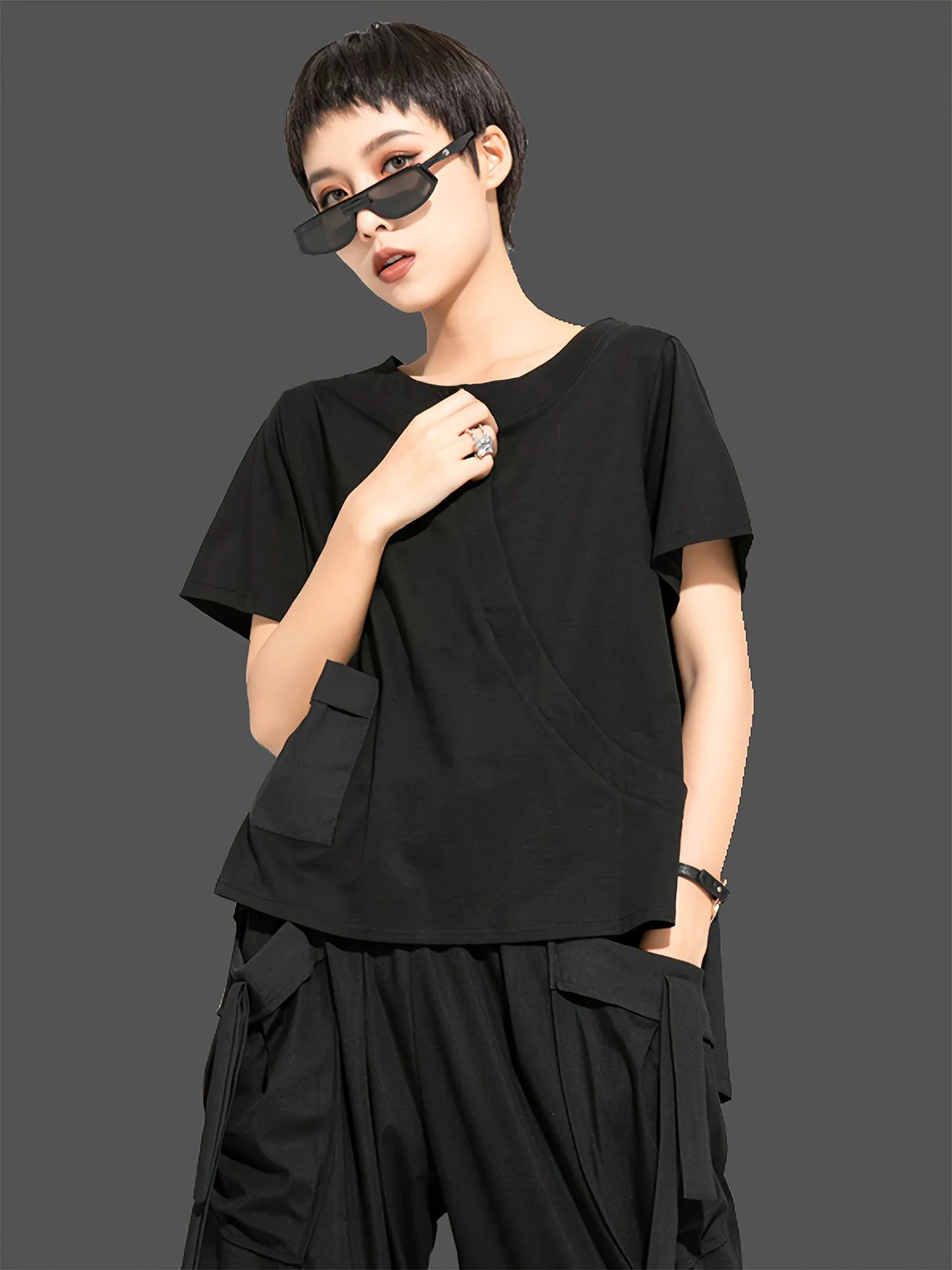 Dark Fashion Asymmetrical Top High-End Sensation Unique Design T-Shirt Individual Style Outfit Trendy Clothing