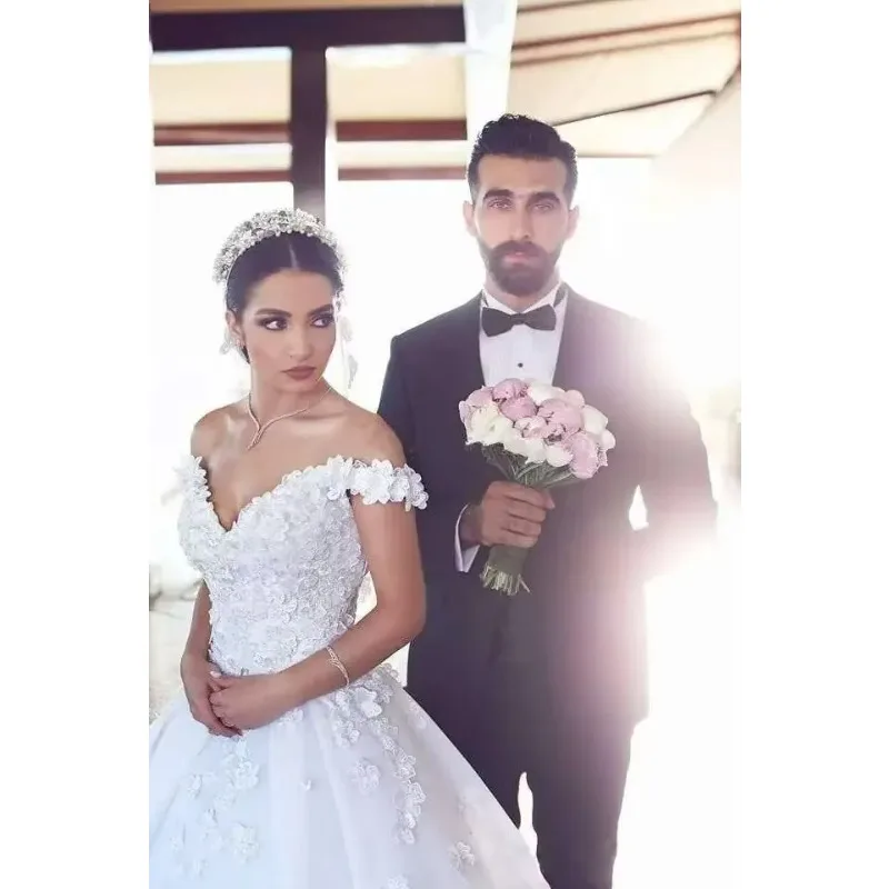 Customized Amazing Off The Shoulder Sweetheart Wedding Dresse Sweep Train Flowers Applique Ballgown Bridal Gowns