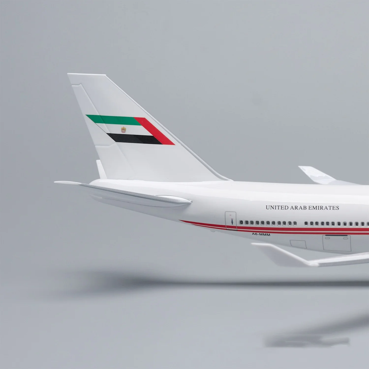 طائرة مصغرة مقاس 47 سم 	 طائرة رئاسية في الإمارات B747 بمقياس 1:150 طائرات لعبة من الراتنج مع عجلات أضواء تجميع الطائرات