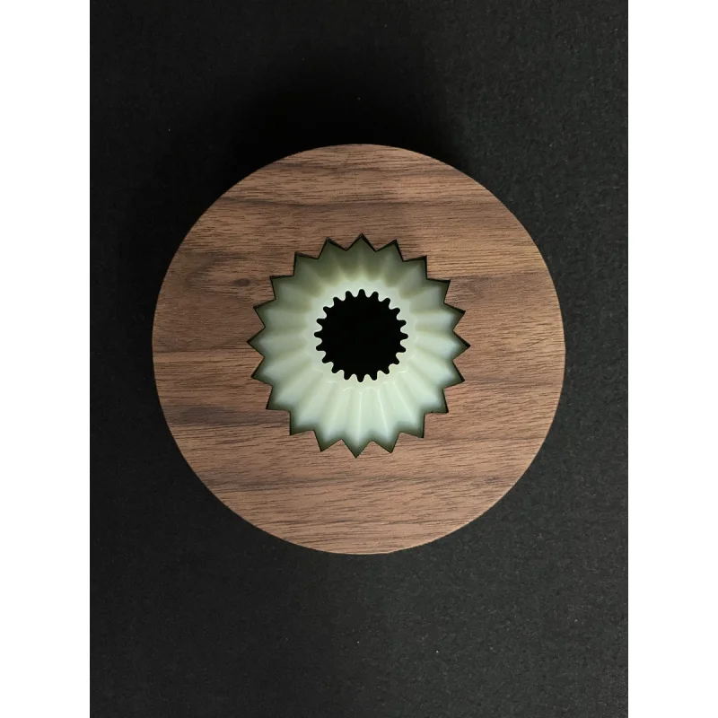 

For the new ORIGAMI filter cup dedicated wooden tray, walnut solid wood V60 universal SM size