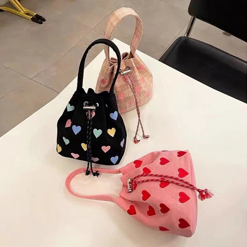 Embroidered Love Hand Canvas Bag Shoulder Crossbody Mini Bucket Bag Portable Mobile Phone Bag Heart Drawstring Shoulder Bag