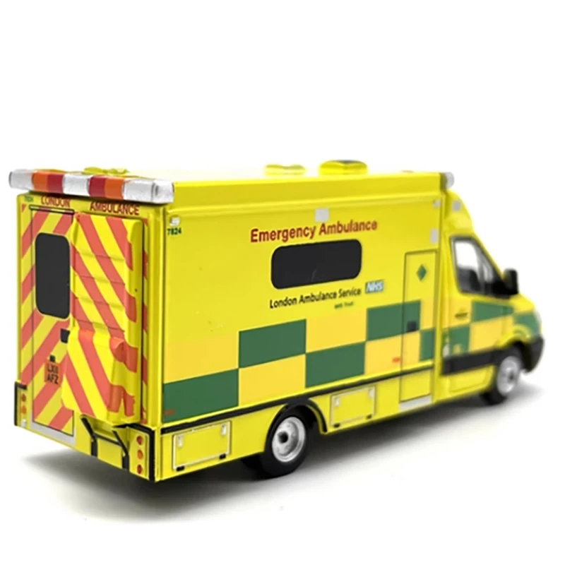 OXFORD Diecast 1:76 Scale Ambulance Alloy Automobile Model Finished Product Simulation Toy Collection Gift Model Display