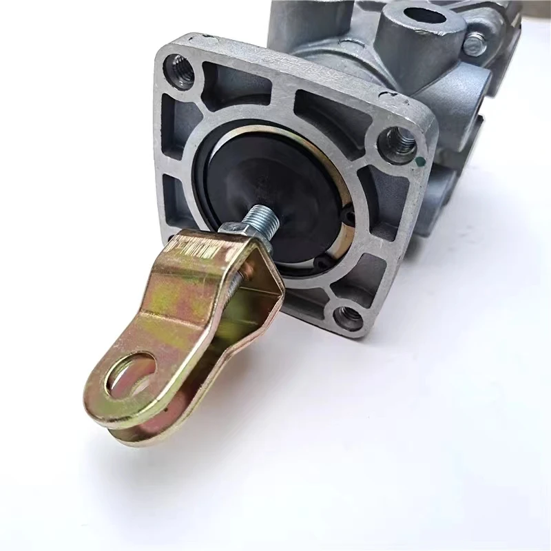 Applicable to Original Dongfeng Dragon Brake Master Cylinder Tianjin Power God Brake Valve 792C 3514010-90002