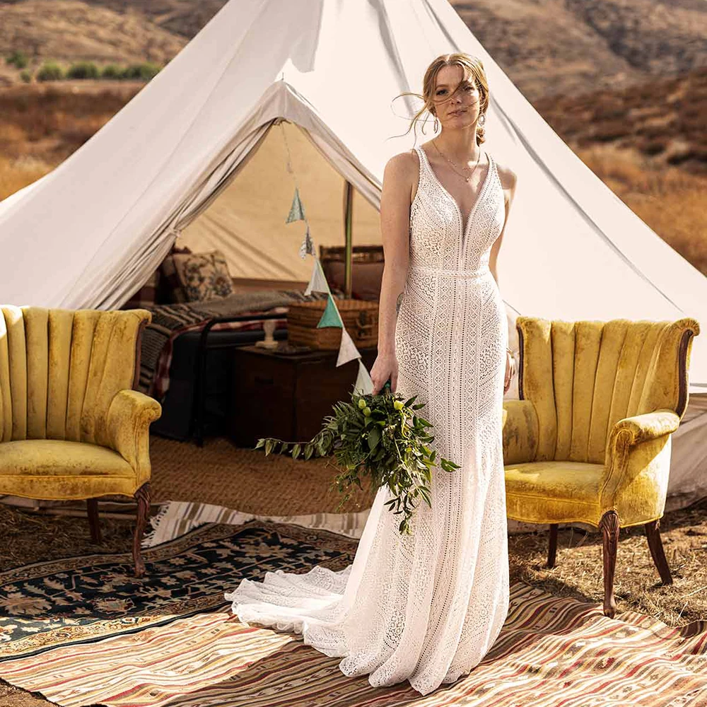 Vestido de novia bohemio de encaje acampanado con cuello en V recortado Boho 2022 vestidos de novia sin espalda personalizados con cremallera para patio trasero con borlas