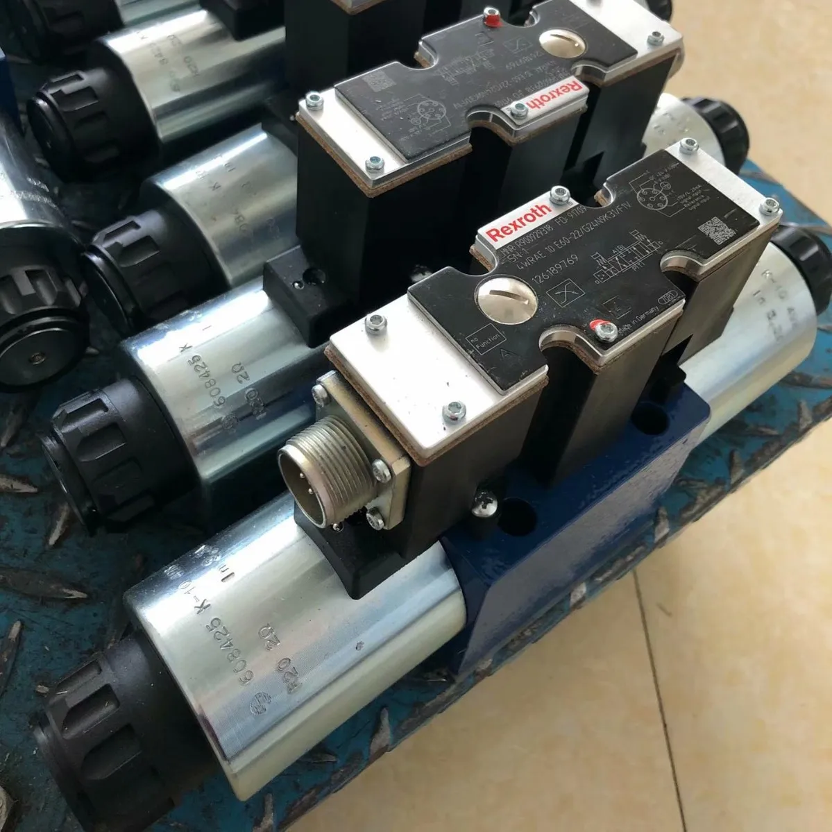 Rexroth Proportional Directional Valve R900700594 4WRKE10E100L-3X/6EG24TK31/A5D3M-5