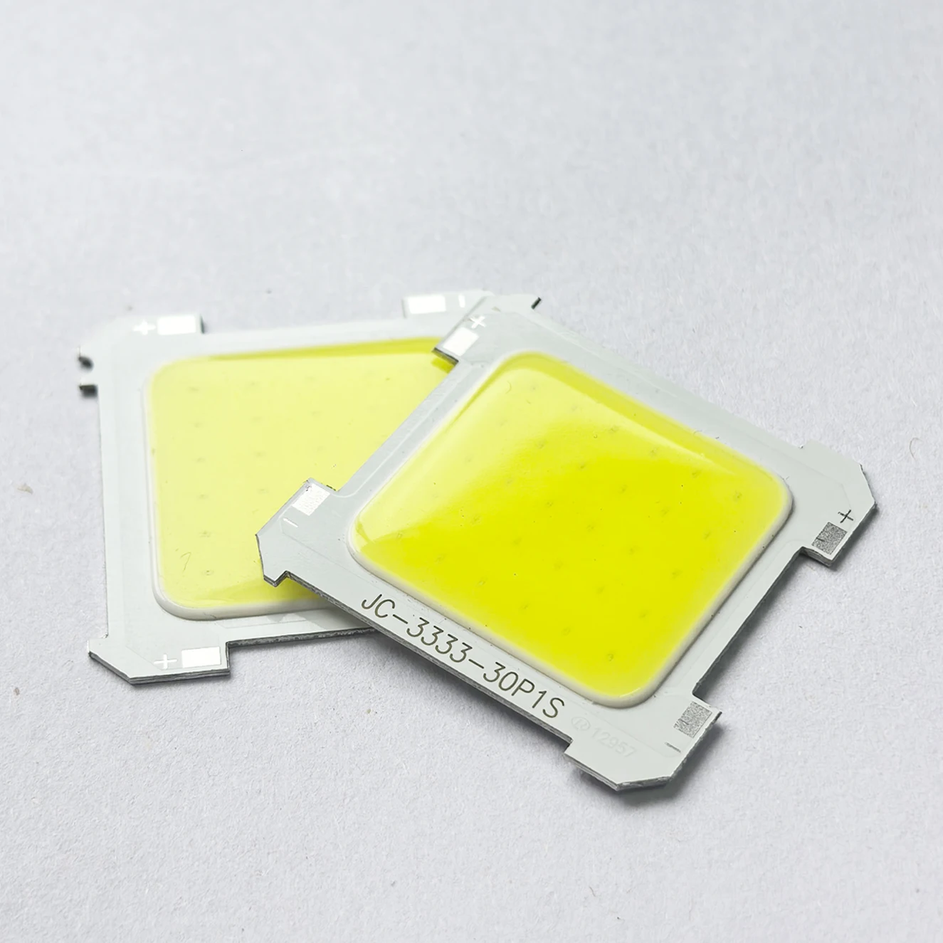2PCS Packing 5W 2.8-3.2V Cold White COB LED Chip High Brightness Integrated Lighting Source for Camping Spotlight Lamp