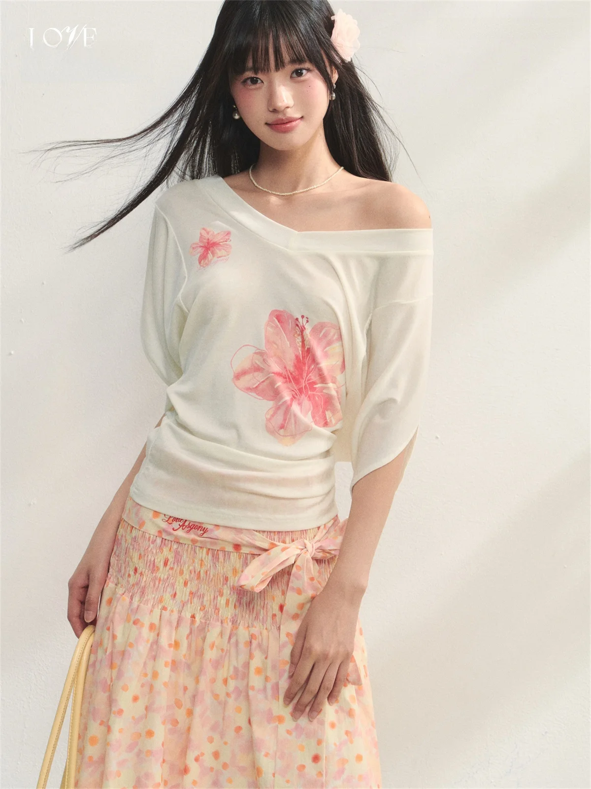 

AsGony Floral V-Ne Batwing Sve Slim Fit ort Sve T-irt Retro Lightweight Summer Dopane Top for Women