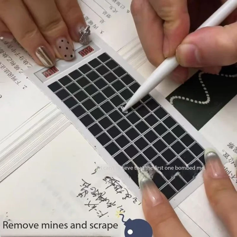 ของเล่นต่อภาพลายเส้นต่อสู้กับเครื่องกวาดระเบิด สร้างสรรค์ ปริศนา ของเล่นเพื่อนสนิท นักเรียน พ่อแม่ลูก เล่นกันบนโต๊ะ