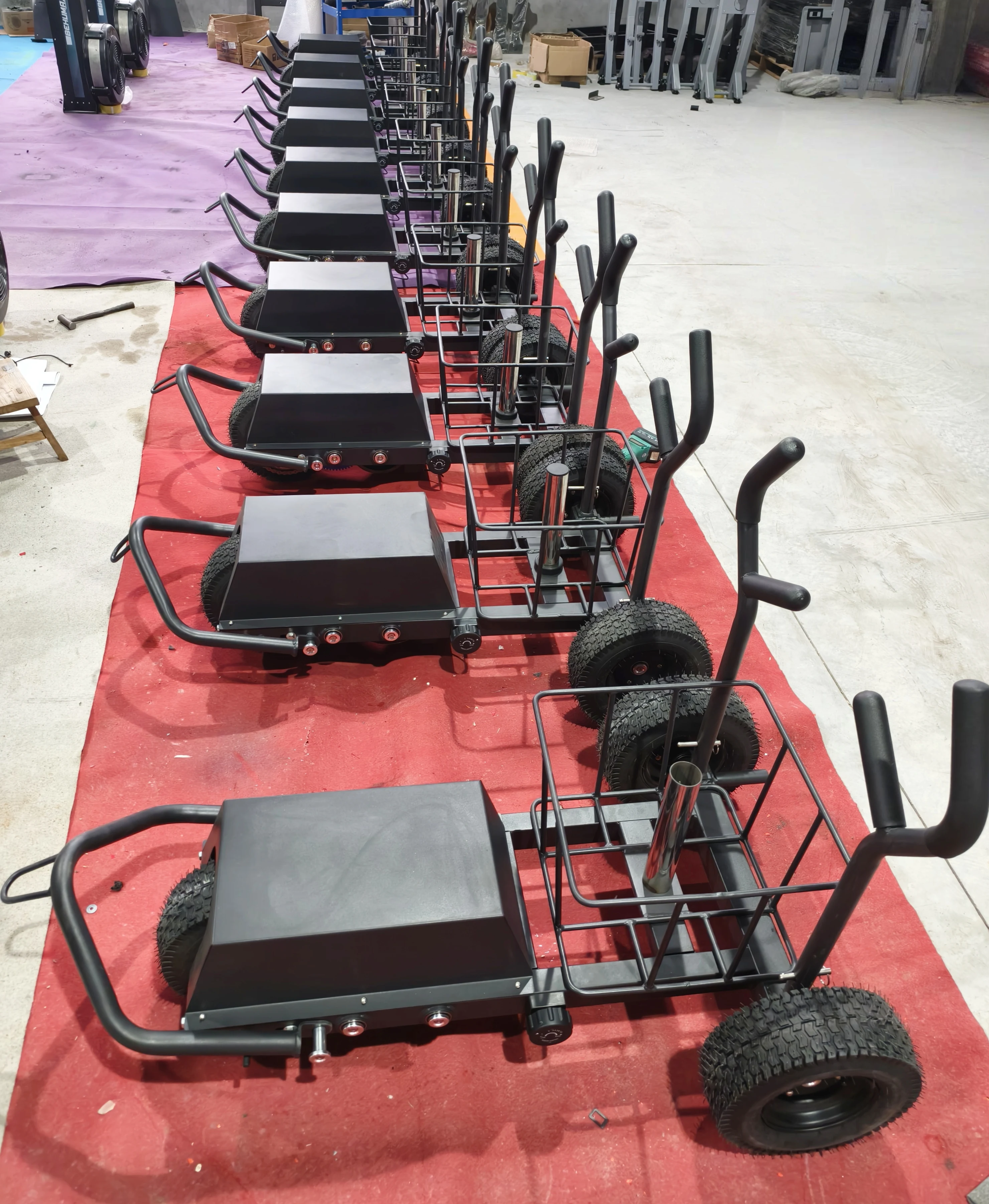 Trenó tanque de rodas com ajuste de peso para treino