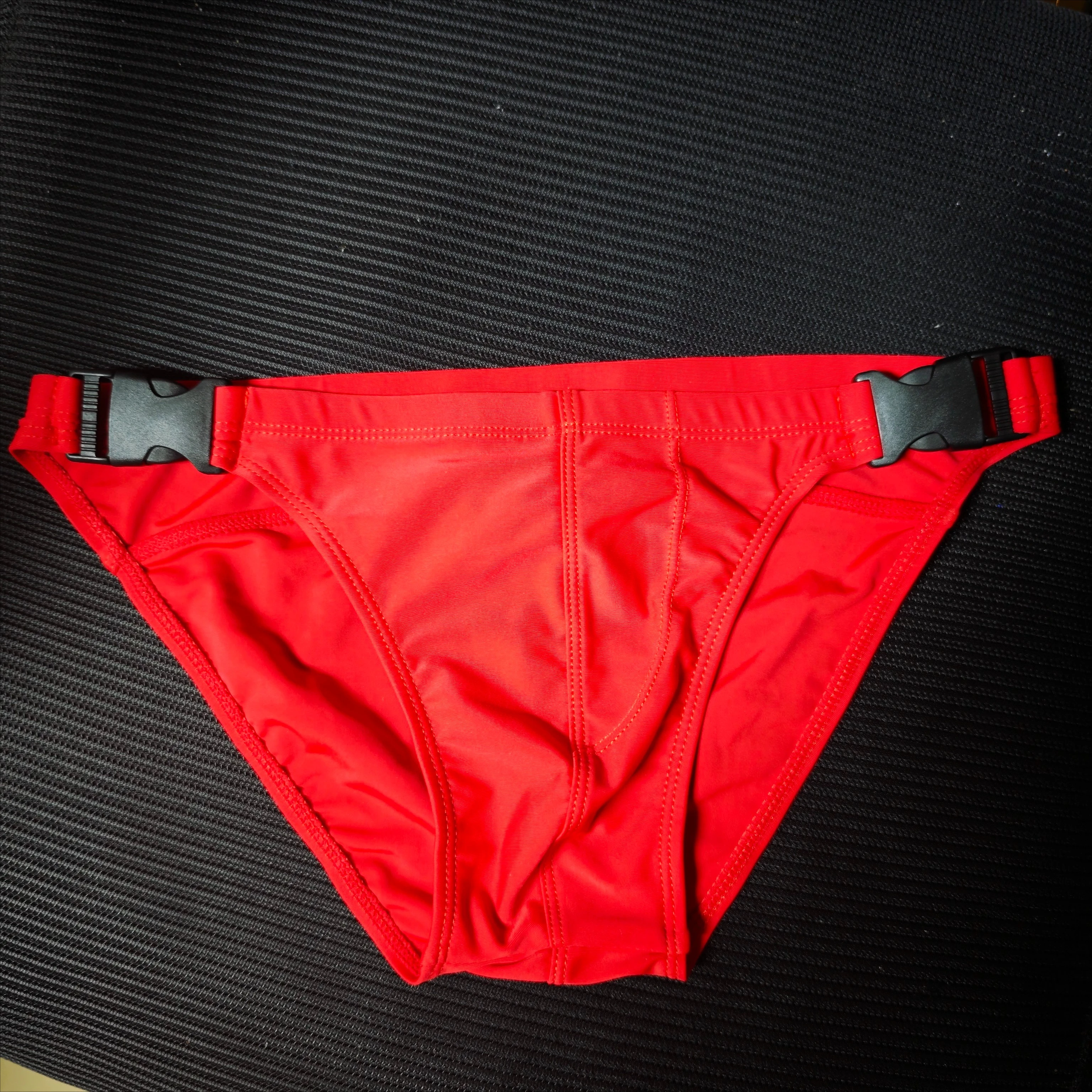 2026 Fashion seaside beach bilateral buckle swimming trunks European and American sports side open  low waist swimsuit 10101