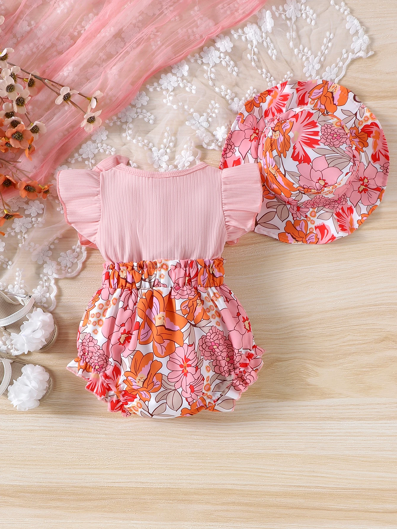 2pcs  Summer new arrivals for girls aged 0-1: sweet and adorable sleeveless printed all-in-one bodysuits with hats
