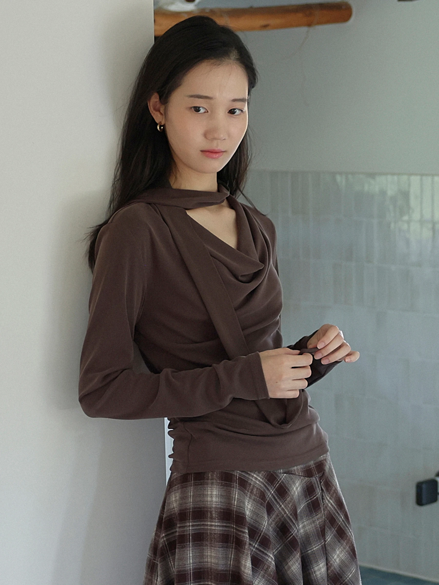 

Женская трикотажная футболка MUNNS с длинным рукавом из модала, цвет песочный, V-образный вырез, приталенный крой, повседневная, дышащая, мягкая, из смесового хлопка