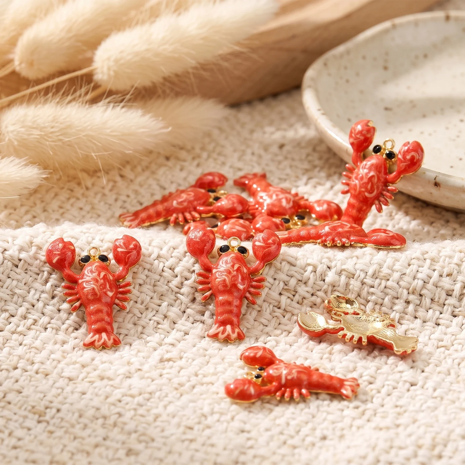 2 Stück 304 Edelstahl-Ozean-Hummer-Schmuckanhänger, 18 Karat vergoldet, orangefarbene Emaille-Anhänger für die Herstellung von DIY-Halsketten, 29,5 mm x 22 mm