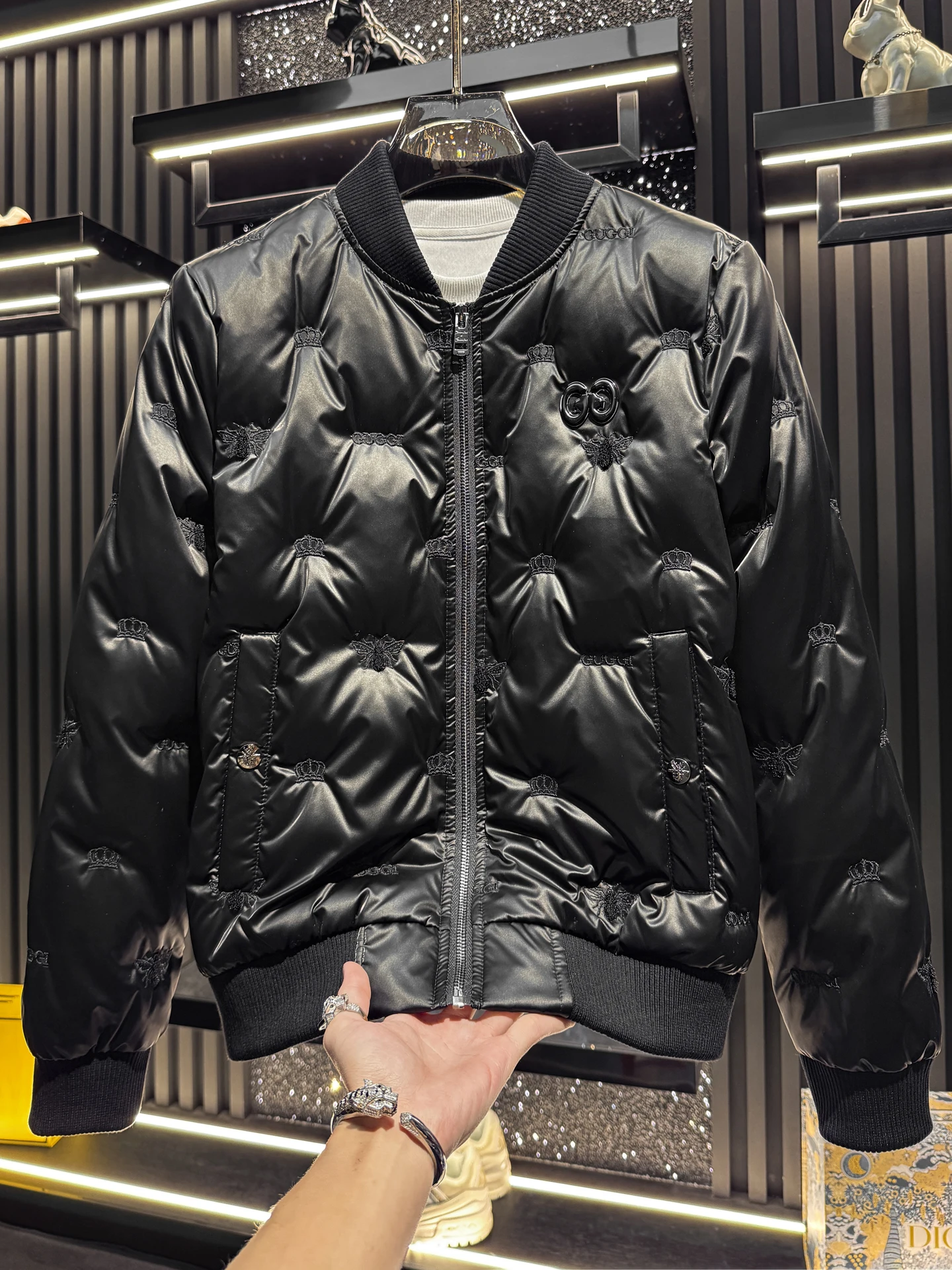 

Мужская короткая пуховая куртка Ele с высококачественной вышивкой, глянцевой поверхностью, теплая, зимняя, 2026, новый тренд, европейский стиль