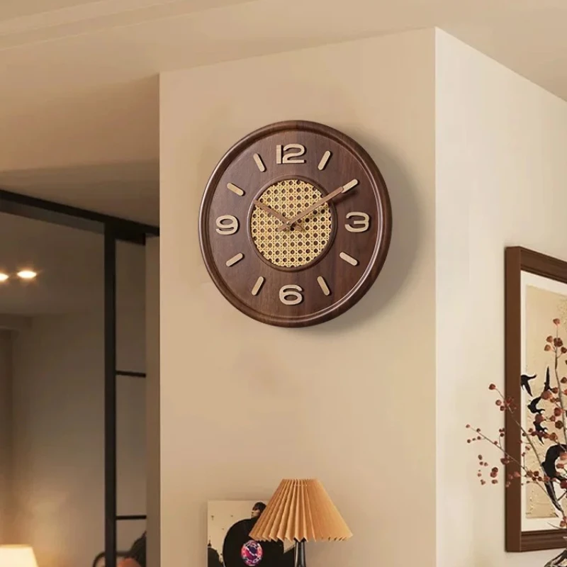 vintage luxury wall clocks aesthetic design creative minimalist wall watch living room Nordic reloj de pared room decorations