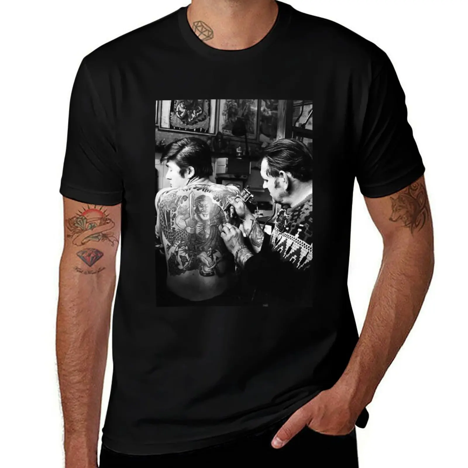 

Vintage Tattoo art on body - retro studio tattoos bizarre art T-Shirt man t shirt luxury mens graphic t shirts T-Shirt