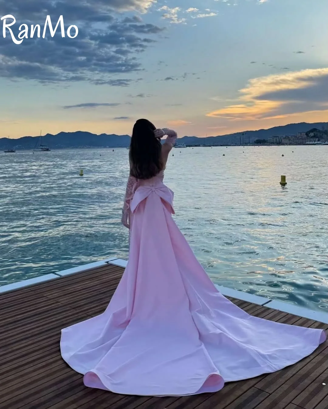 فستان سهرة من الساتان الوردي الرائع مخصص من Ranmo فستان حفلات رقيق بدون حمالات بدون أكمام عالي الجودة طول الأرض 2025