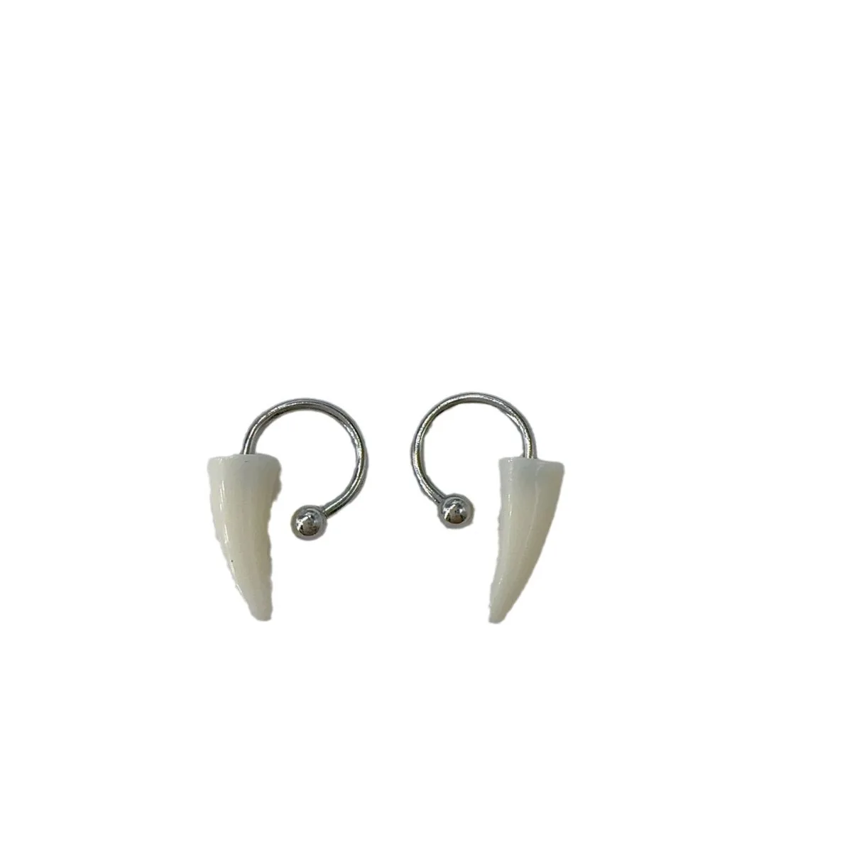 Tusk Lip Rings C Horseshoe Ring Resin Punk European and American Halloween Exaggerated Labret Piercing Accessories Men Women