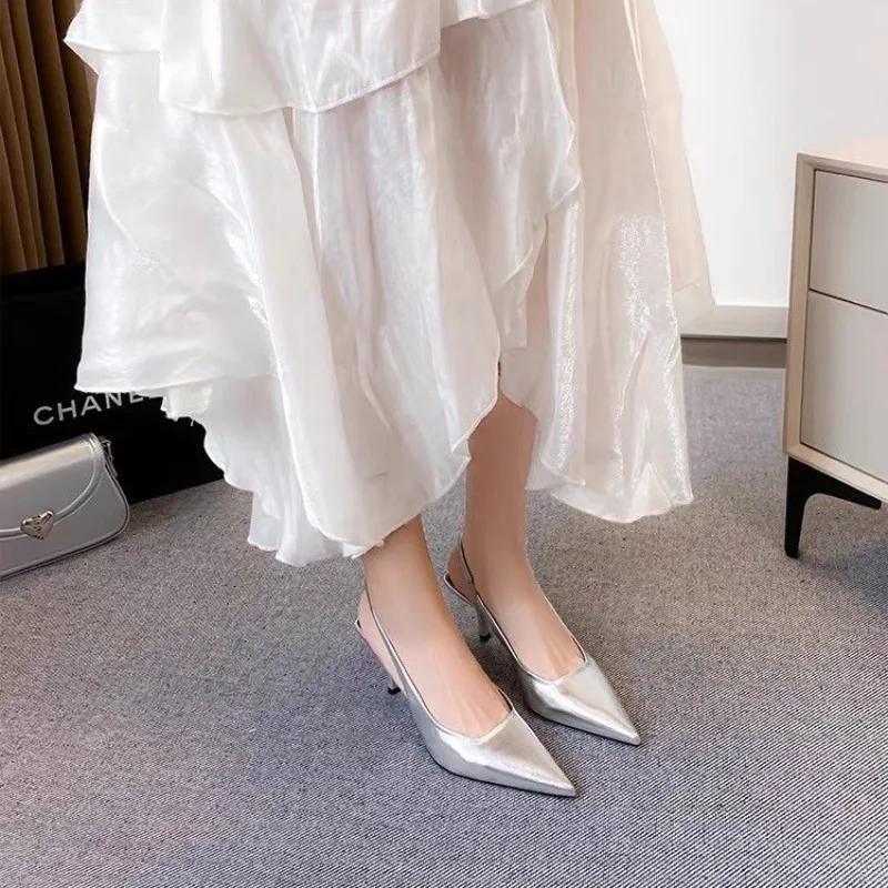 

Элегантные женские туфли-лодочки на высоком каблуке с открытым каблуком, серебристые, 2026, новая весенняя коллекция, французский стиль, с острым носком