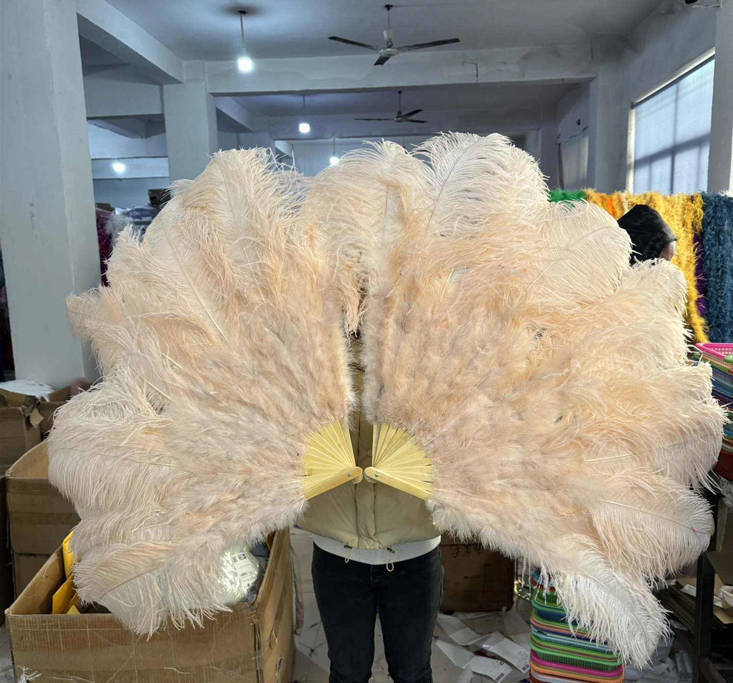 

100CM 130CM Natural Ostrich Feather Fan Decorate Halloween Wedding Party Decoration Belly Dance Fan DIY Plumas Fan Bars Colored