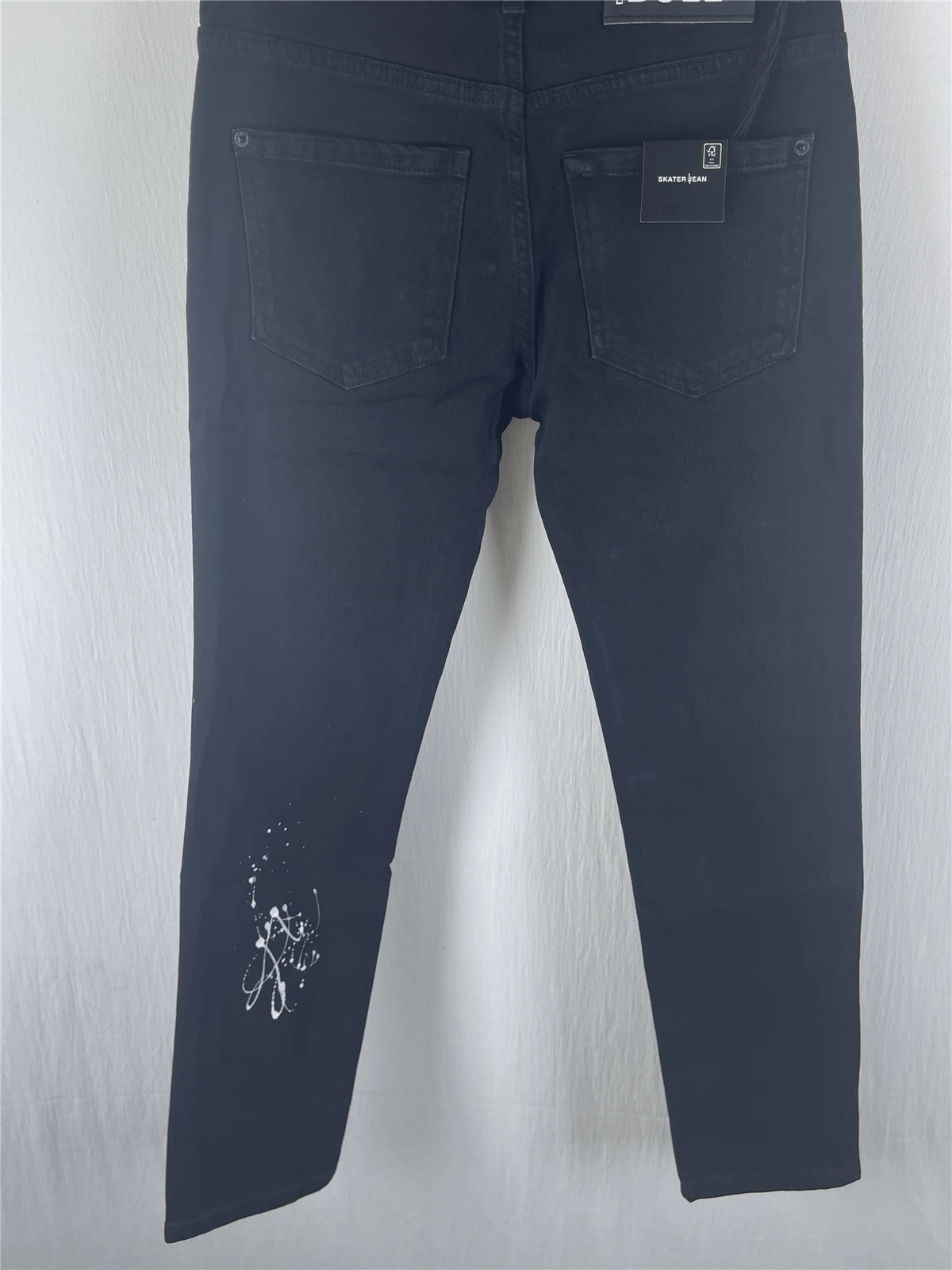 

6076 Spring and Summer New Men's Jeans Washed Grinding Holes Patch Paint Three-dimensional Cut Leg Black Jeans for Men