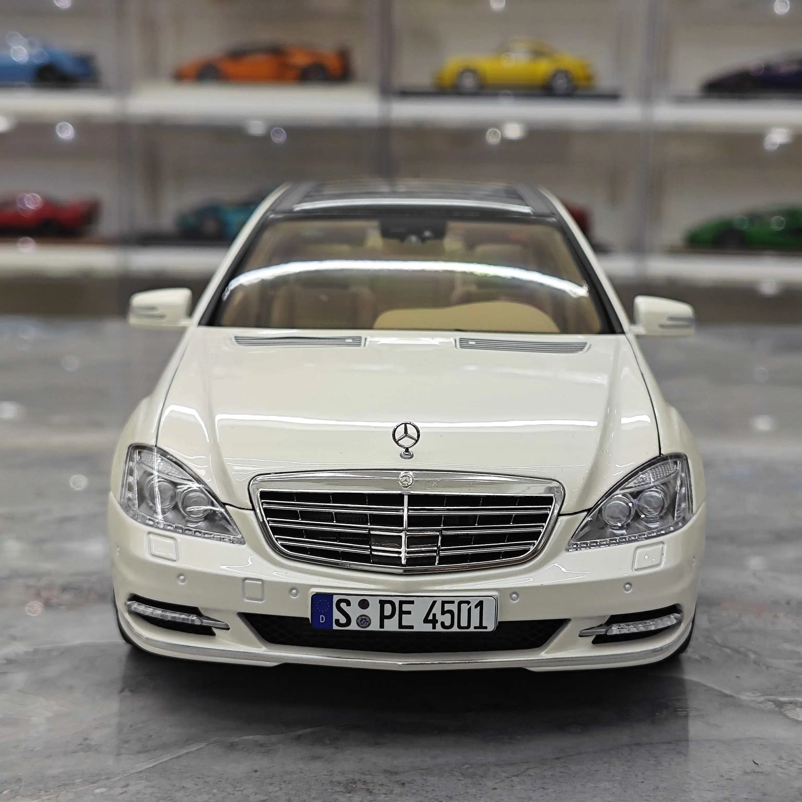 1/18 Motorhelix Model Car MH W221 S600L with Engine Set Alloy Diecast Model Full Open Room Ornament Collectible Birthday Gift