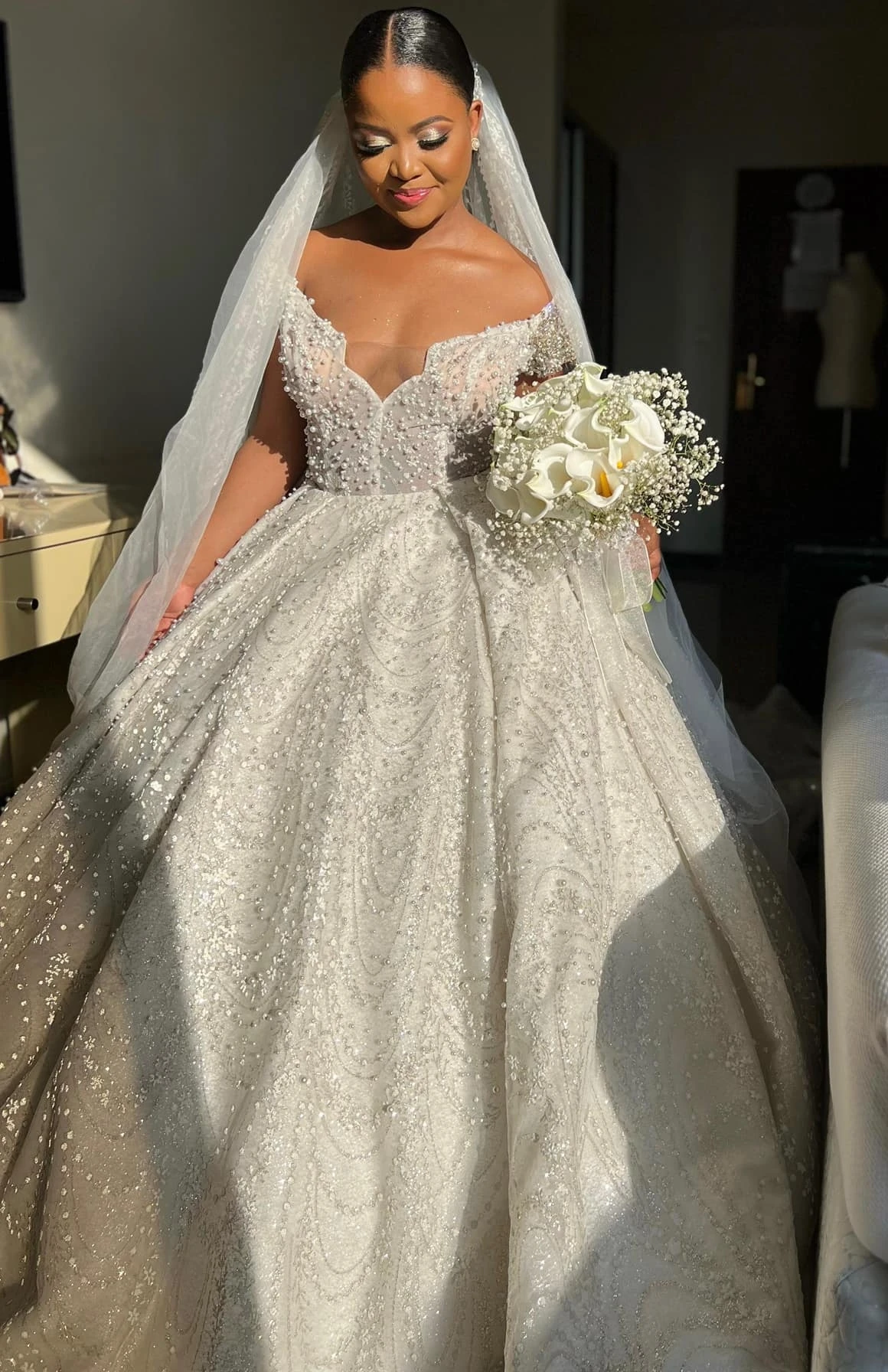 Customized Elegant Ball Gown Wedding Dress Women's Arab Bridal Gowns Pearls Sequins Beading Robe Layered Vestido De YBW18