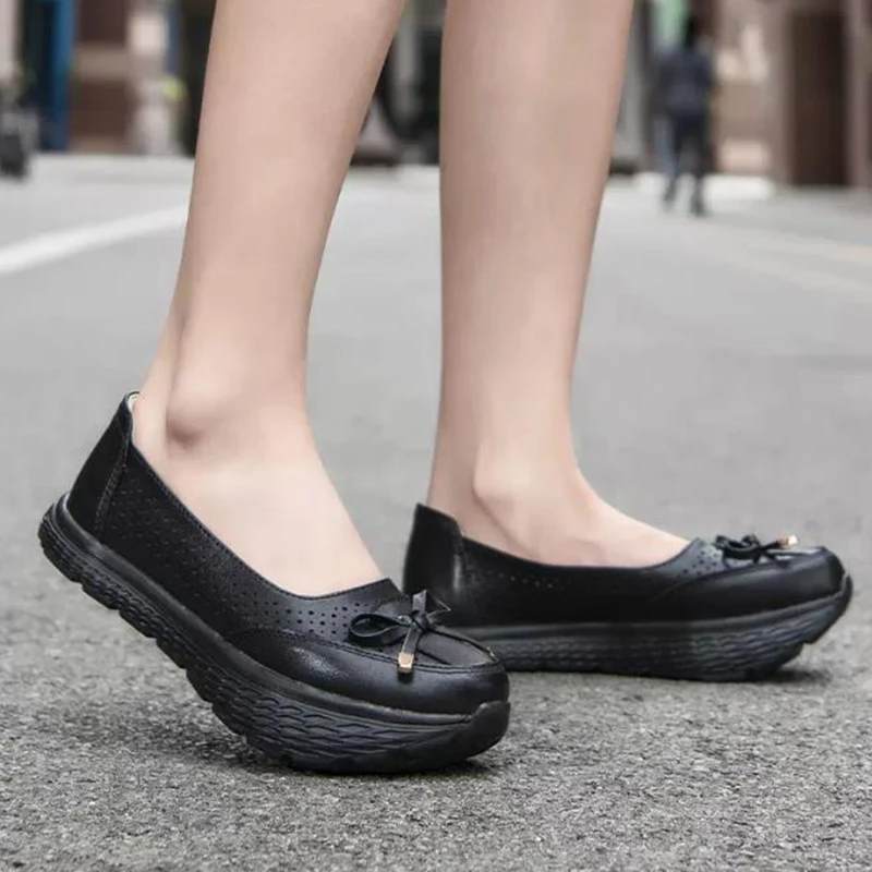 أحذية كعب سلبية للنساء مزدوجة الجبهة عالية الظهر منخفضة الحوض كعب مقلوب أحذية كعب سلبي أحذية من الجلد المشي إلى الخلف