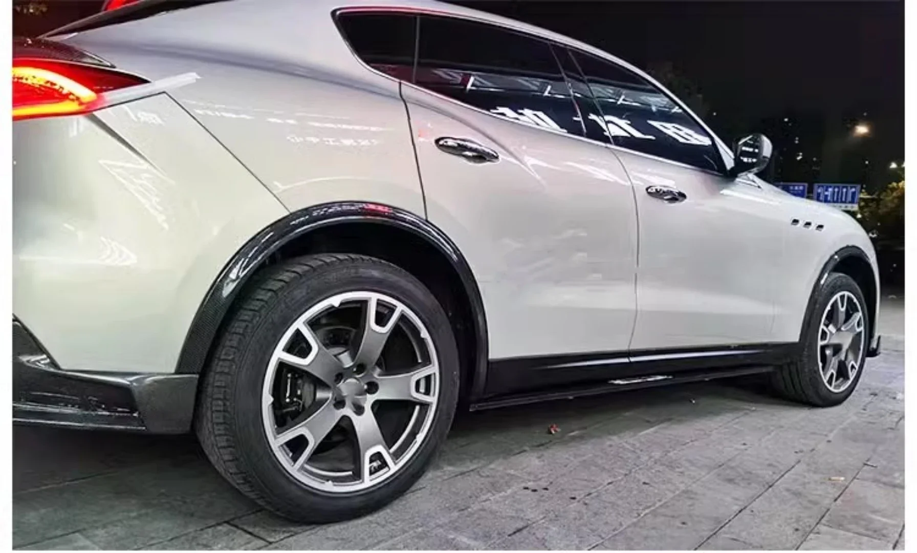 Carbon fiber Body Kit Front Rear Lip assembly for Maserati Levante convert eyebrow side skirt tail wing Auto Accessories